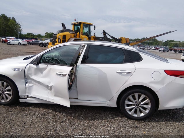 2018 Kia Optima Ex მანქანა იყიდება აუქციონზე, vin: 5XXGU4L38JG203332, აუქციონის ნომერი: 45095742