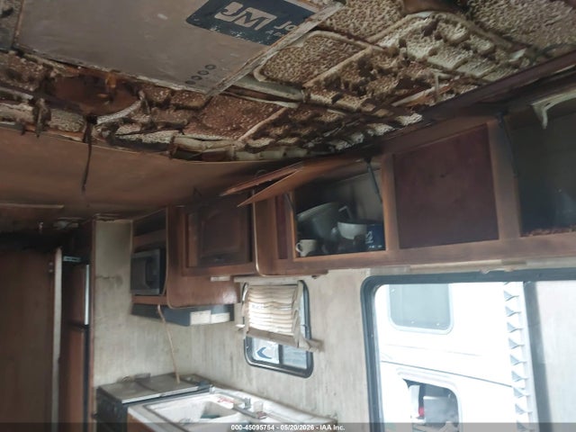 45095754 :رقم المزاد ، 1GBKP37N9R3303009 vin ، 1994 Chevrolet P30 مزاد بيع