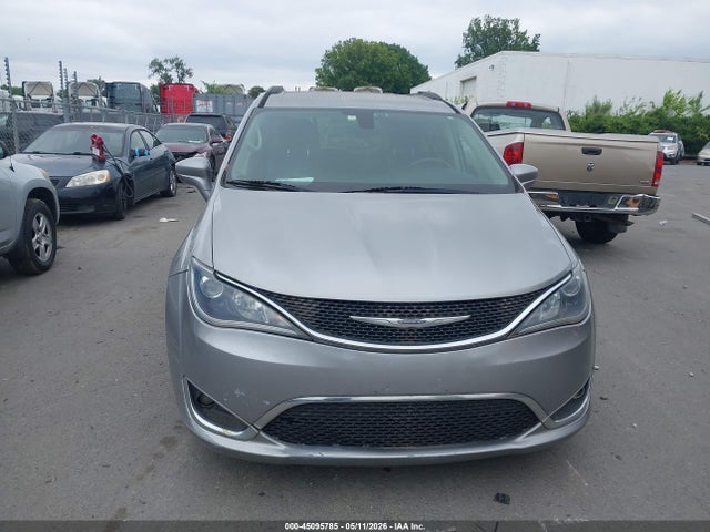 Продаж на аукціоні авто 2017 Chrysler Pacifica Touring-l, vin: 2C4RC1BG8HR747782, номер лоту: 45095785