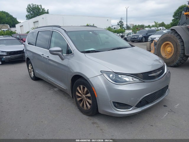 Продаж на аукціоні авто 2017 Chrysler Pacifica Touring-l, vin: 2C4RC1BG8HR747782, номер лоту: 45095785