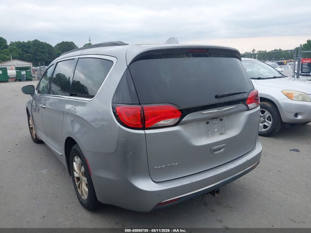 Продаж на аукціоні авто 2017 Chrysler Pacifica Touring-l, vin: 2C4RC1BG8HR747782, номер лоту: 45095785