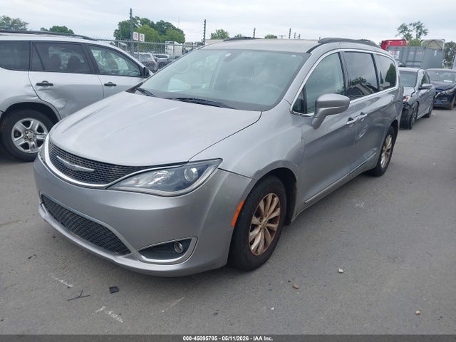 Продаж на аукціоні авто 2017 Chrysler Pacifica Touring-l, vin: 2C4RC1BG8HR747782, номер лоту: 45095785