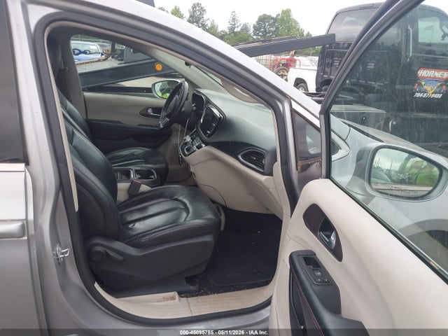 Продаж на аукціоні авто 2017 Chrysler Pacifica Touring-l, vin: 2C4RC1BG8HR747782, номер лоту: 45095785