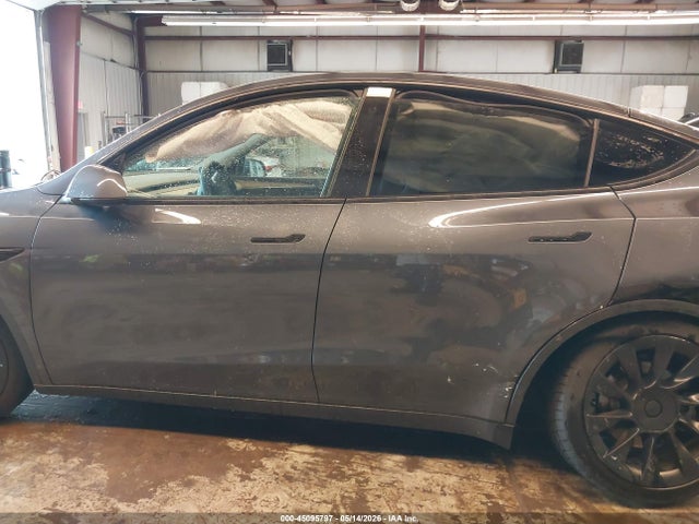 Продажа на аукционе авто 2023 Tesla Model Y Awd/long Range Dual Motor All-wheel Drive, vin: 7SAYGDEE1PA027682, номер лота: 45095797