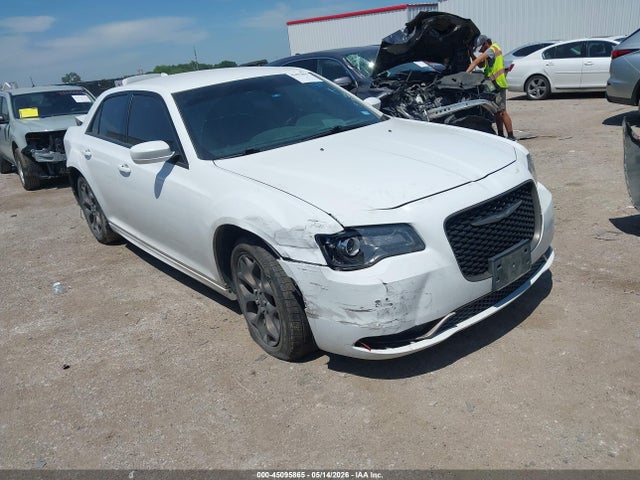 Aukcja sprzedaży 2016 Chrysler 300 300s Alloy Edition, vin: 2C3CCAGG3GH262179, numer aukcji: 45095865