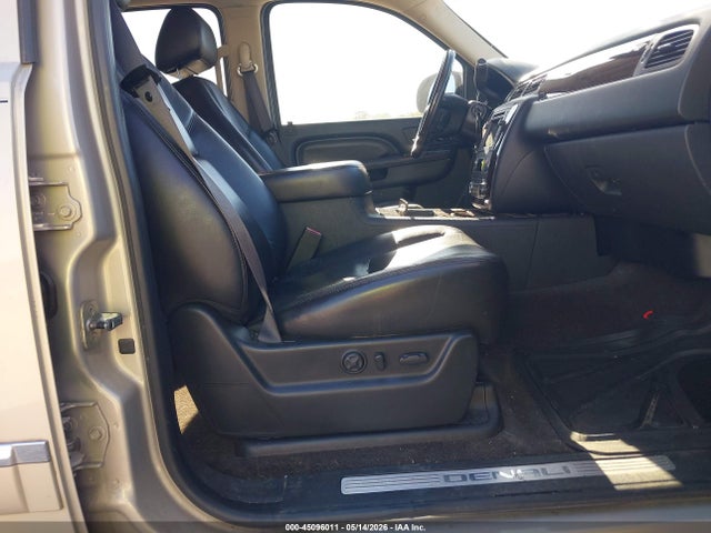 45096011 :رقم المزاد ، 1GKS2EEF8BR218123 vin ، 2011 Gmc Yukon Denali مزاد بيع