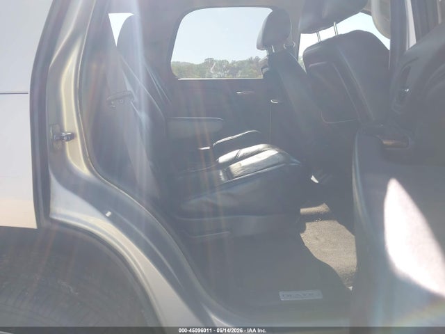 45096011 :رقم المزاد ، 1GKS2EEF8BR218123 vin ، 2011 Gmc Yukon Denali مزاد بيع