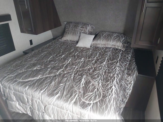 Продажа на аукционе авто 2020 Jayco Jay Flight Slx M-174 Bh, vin: 1UJBJ0BL4L17Z0186, номер лота: 45096085