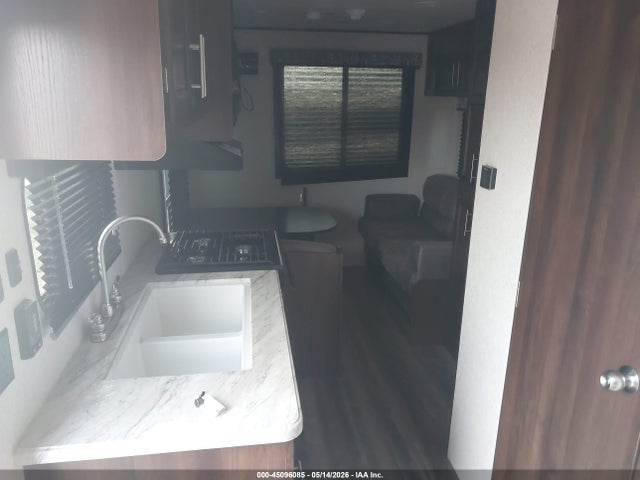 Продажа на аукционе авто 2020 Jayco Jay Flight Slx M-174 Bh, vin: 1UJBJ0BL4L17Z0186, номер лота: 45096085