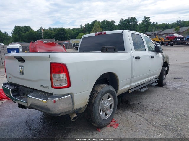 3C63R3CL1PG546314 RAM 3500 Tradesman 4x4 6&#039;4 Box