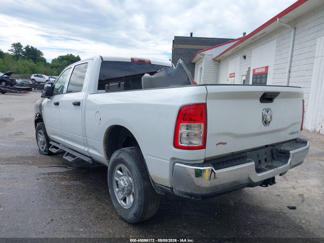 3C63R3CL1PG546314 RAM 3500 Tradesman 4x4 6&#039;4 Box