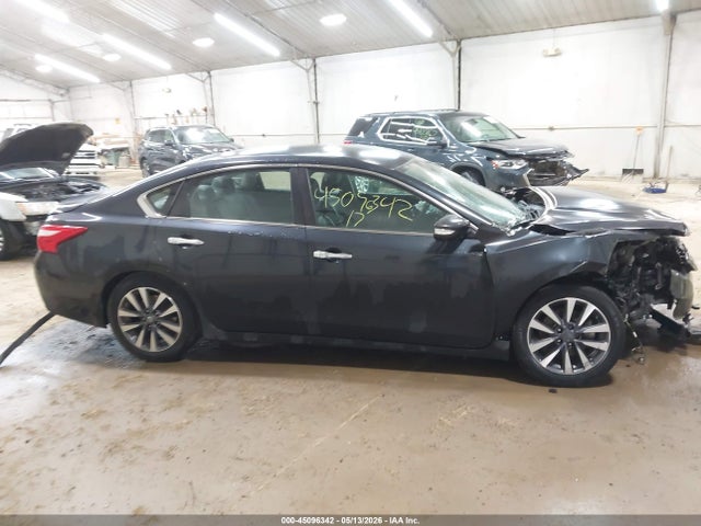 45096342 :رقم المزاد ، 1N4AL3AP7HC210121 vin ، 2017 Nissan Altima 2.5 Sl مزاد بيع