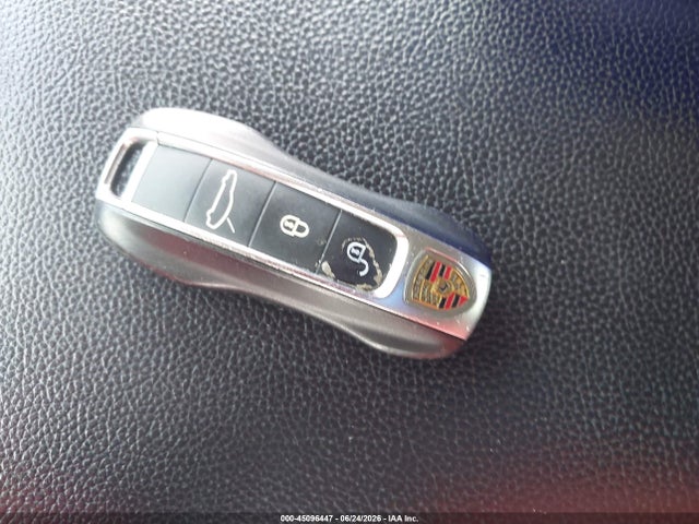 45096447 :رقم المزاد ، WP0AA2A76JL119647 vin ، 2018 Porsche Panamera 4 مزاد بيع