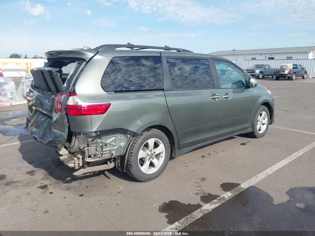 Toyota SIENNA LE 2020 5TDKZ3DC5LS025966 Image 4