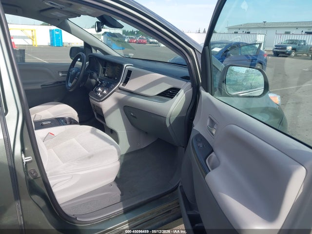 Toyota SIENNA LE 2020 5TDKZ3DC5LS025966 Image 5