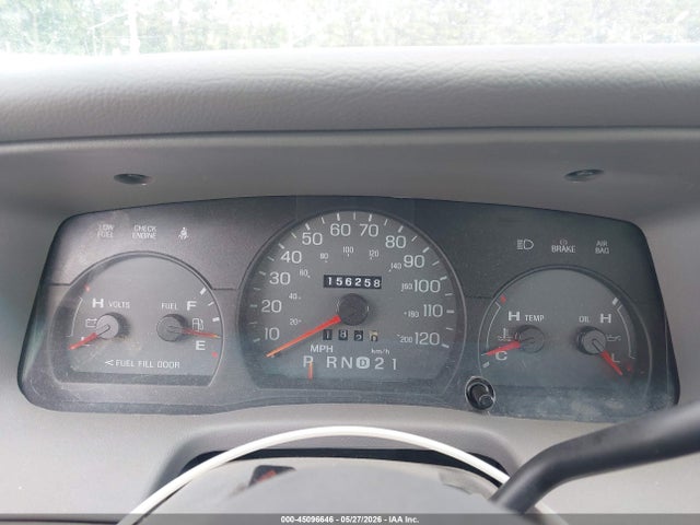 2000 Mercury Grand Marquis Gs მანქანა იყიდება აუქციონზე, vin: 2MEFM74W5YX645955, აუქციონის ნომერი: 45096646