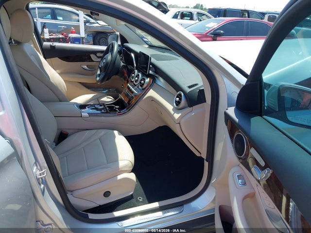 45096680 :رقم المزاد ، WDC0G4JB4JV039739 vin ، 2018 Mercedes-benz Glc 300 مزاد بيع