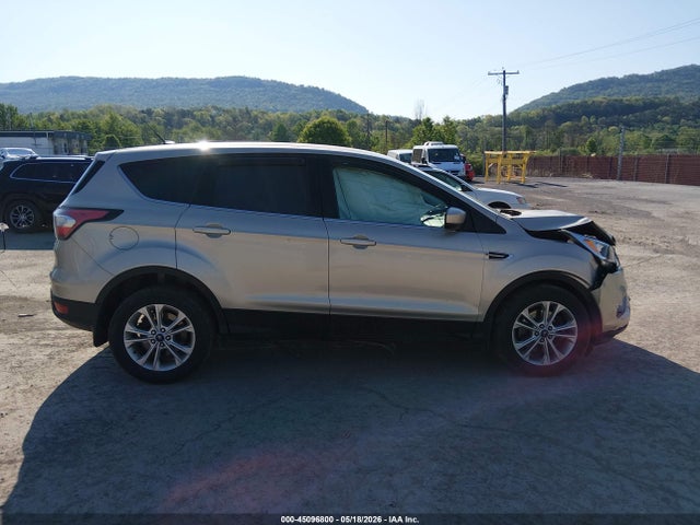 Продажа на аукционе авто 2017 Ford Escape Se, vin: 1FMCU9GD5HUC30745, номер лота: 45096800