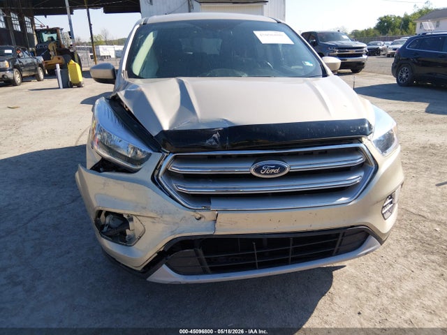 Продажа на аукционе авто 2017 Ford Escape Se, vin: 1FMCU9GD5HUC30745, номер лота: 45096800