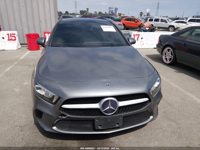 W1K3G4EB8LJ215480 Mercedes-Benz A 220