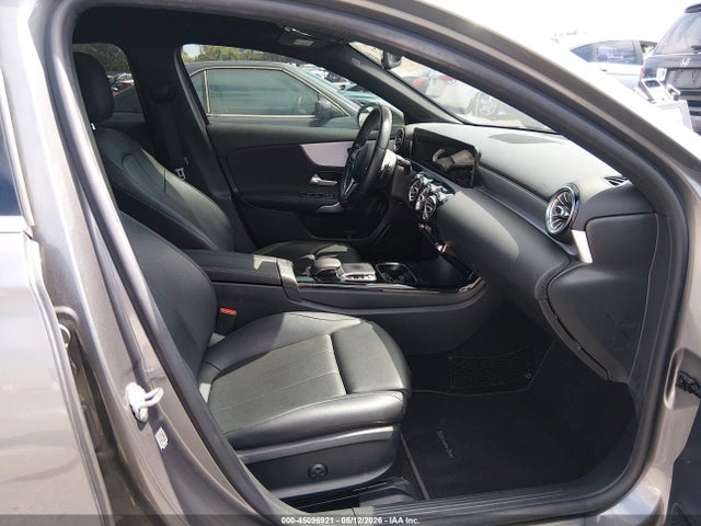 W1K3G4EB8LJ215480 Mercedes-Benz A 220