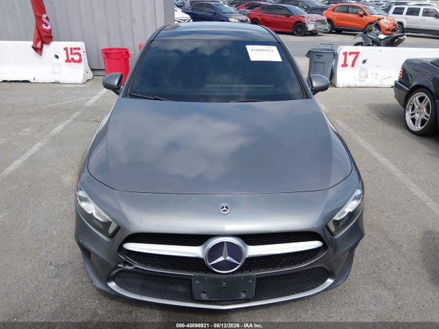 W1K3G4EB8LJ215480 Mercedes-Benz A 220