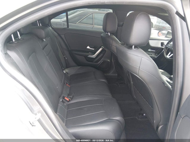 W1K3G4EB8LJ215480 Mercedes-Benz A 220