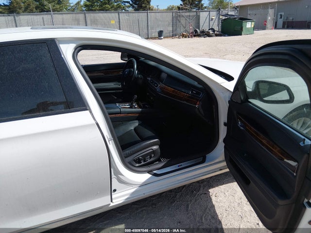 2015 Bmw 750i Xdrive მანქანა იყიდება აუქციონზე, vin: WBAYB6C5XFD965941, აუქციონის ნომერი: 45097046