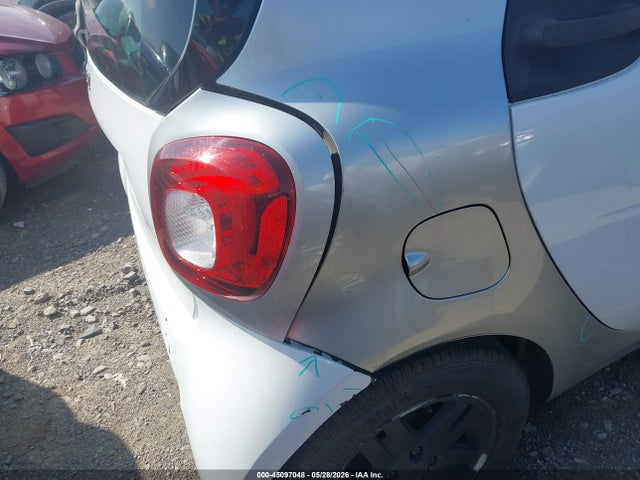 Aukcja sprzedaży 2016 Smart Fortwo Pure, vin: WMEFJ5DA0GK142386, numer aukcji: 45097048
