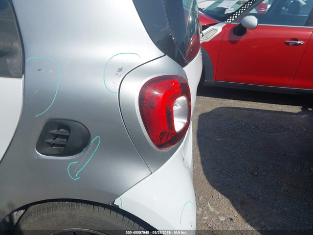Aukcja sprzedaży 2016 Smart Fortwo Pure, vin: WMEFJ5DA0GK142386, numer aukcji: 45097048