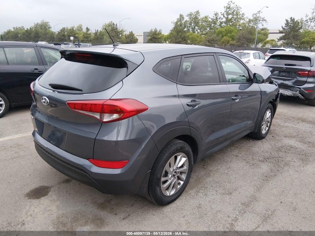 KM8J23A44JU643992 Hyundai TUCSON SE