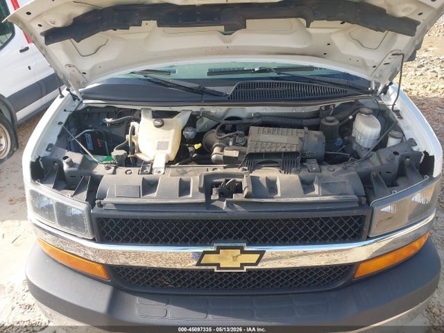 45097335 :رقم المزاد ، 1GB0GRFG9J1273944 vin ، 2018 Chevrolet Express Cutaway Work Van مزاد بيع
