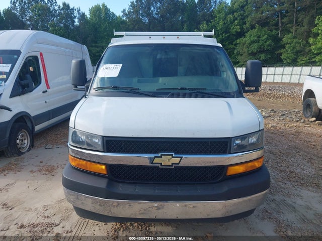 45097335 :رقم المزاد ، 1GB0GRFG9J1273944 vin ، 2018 Chevrolet Express Cutaway Work Van مزاد بيع