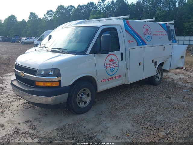 45097335 :رقم المزاد ، 1GB0GRFG9J1273944 vin ، 2018 Chevrolet Express Cutaway Work Van مزاد بيع