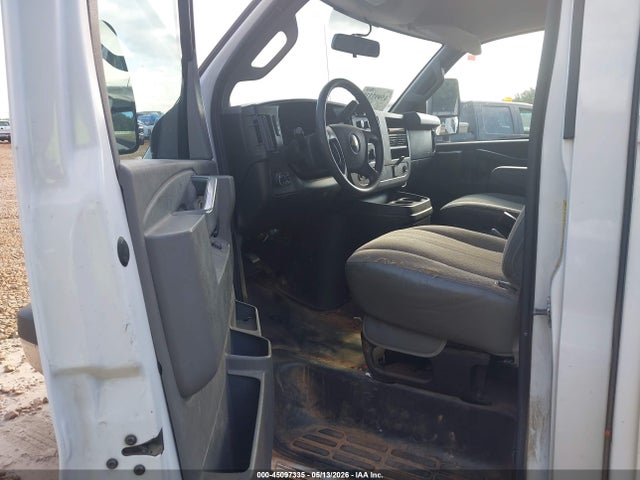 45097335 :رقم المزاد ، 1GB0GRFG9J1273944 vin ، 2018 Chevrolet Express Cutaway Work Van مزاد بيع