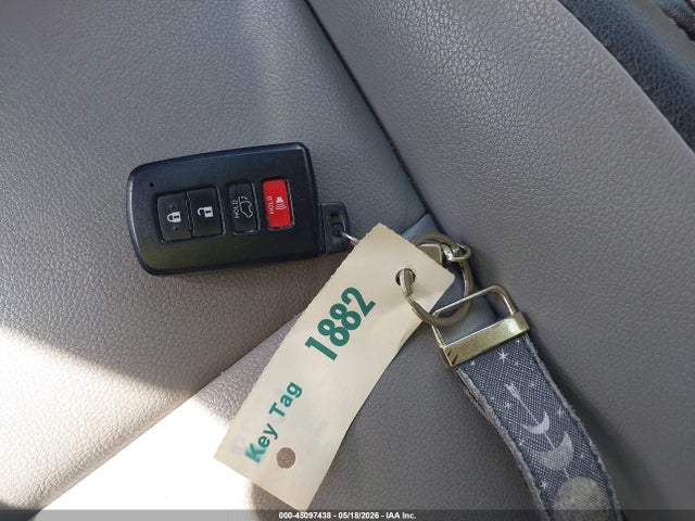 Toyota Rav4 Limited 2016 JTMDFREV6GJ076111 Image 11
