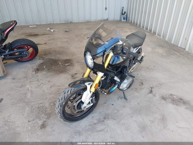 BMW R Nine T 2015 WB10A1604FZ398356 Image 2