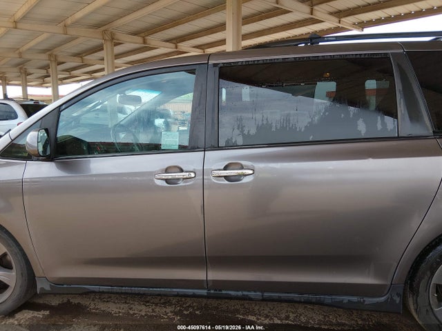 45097614 :رقم المزاد ، 5TDXK3DC7FS682251 vin ، 2015 Toyota Sienna Se 8 Passenger مزاد بيع