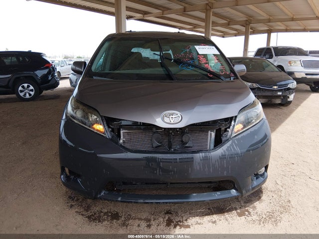 45097614 :رقم المزاد ، 5TDXK3DC7FS682251 vin ، 2015 Toyota Sienna Se 8 Passenger مزاد بيع