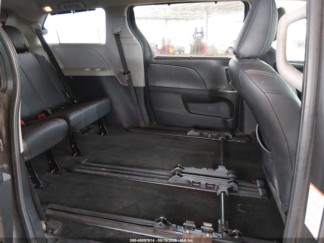 45097614 :رقم المزاد ، 5TDXK3DC7FS682251 vin ، 2015 Toyota Sienna Se 8 Passenger مزاد بيع