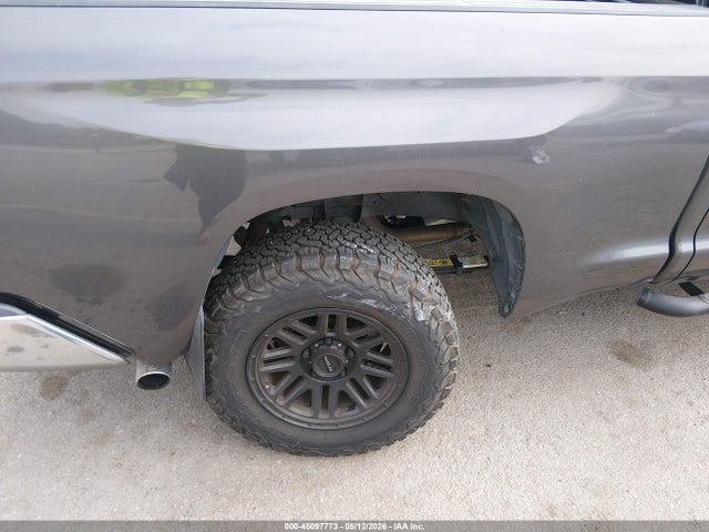 5TFRY5F18HX220583 Toyota Tundra Sr5 5.7l V8