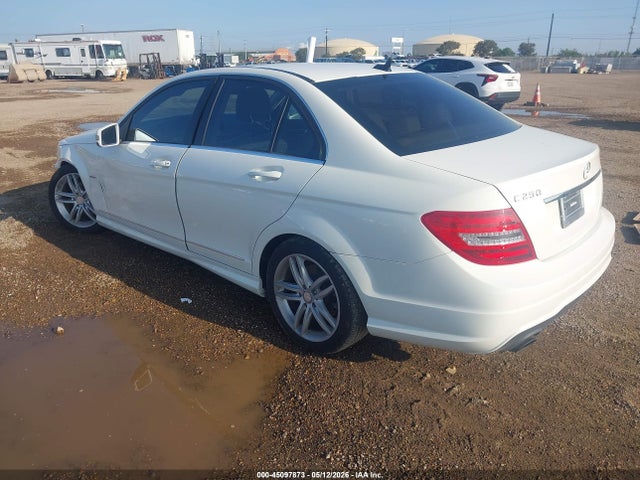 45097873 :رقم المزاد ، WDDGF4HB6CA609284 vin ، 2012 Mercedes-benz C 250 Luxury/sport مزاد بيع