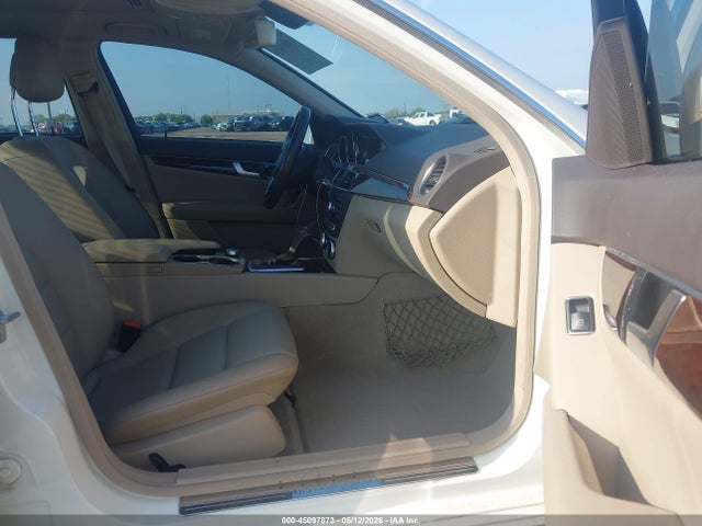 45097873 :رقم المزاد ، WDDGF4HB6CA609284 vin ، 2012 Mercedes-benz C 250 Luxury/sport مزاد بيع