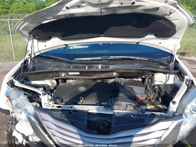 Продаж на аукціоні авто 2017 Toyota Sienna Xle 8 Passenger, vin: 5TDYZ3DC6HS773207, номер лоту: 45097882