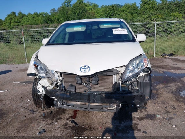 Продаж на аукціоні авто 2017 Toyota Sienna Xle 8 Passenger, vin: 5TDYZ3DC6HS773207, номер лоту: 45097882