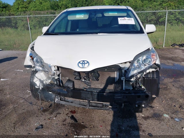 Продаж на аукціоні авто 2017 Toyota Sienna Xle 8 Passenger, vin: 5TDYZ3DC6HS773207, номер лоту: 45097882