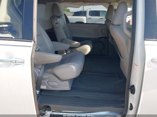 Продаж на аукціоні авто 2017 Toyota Sienna Xle 8 Passenger, vin: 5TDYZ3DC6HS773207, номер лоту: 45097882