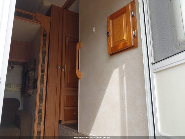 45098181 :رقم المزاد ، 4X4FFLD2691827850 vin ، 2009 Flagstaff Classic Super Lite مزاد بيع