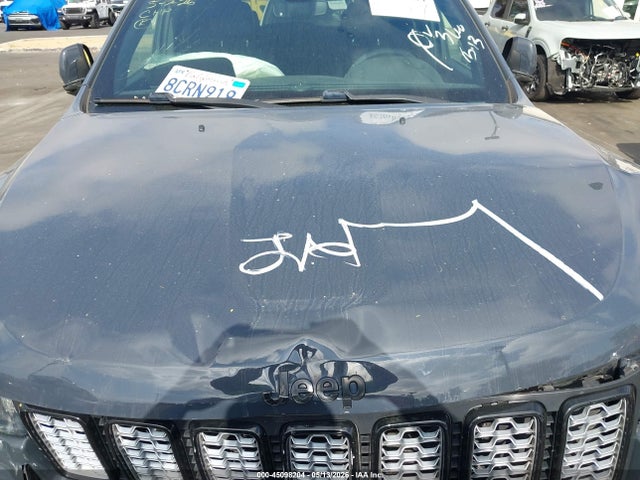 1C4RJFAGXJC360671 Jeep Grand Cherokee Altitude 4x4
