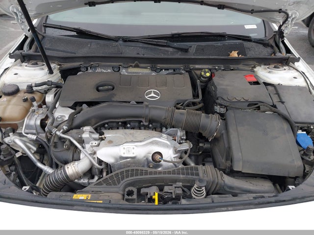 WDD3G4EB3KW001479 Mercedes-Benz A 220